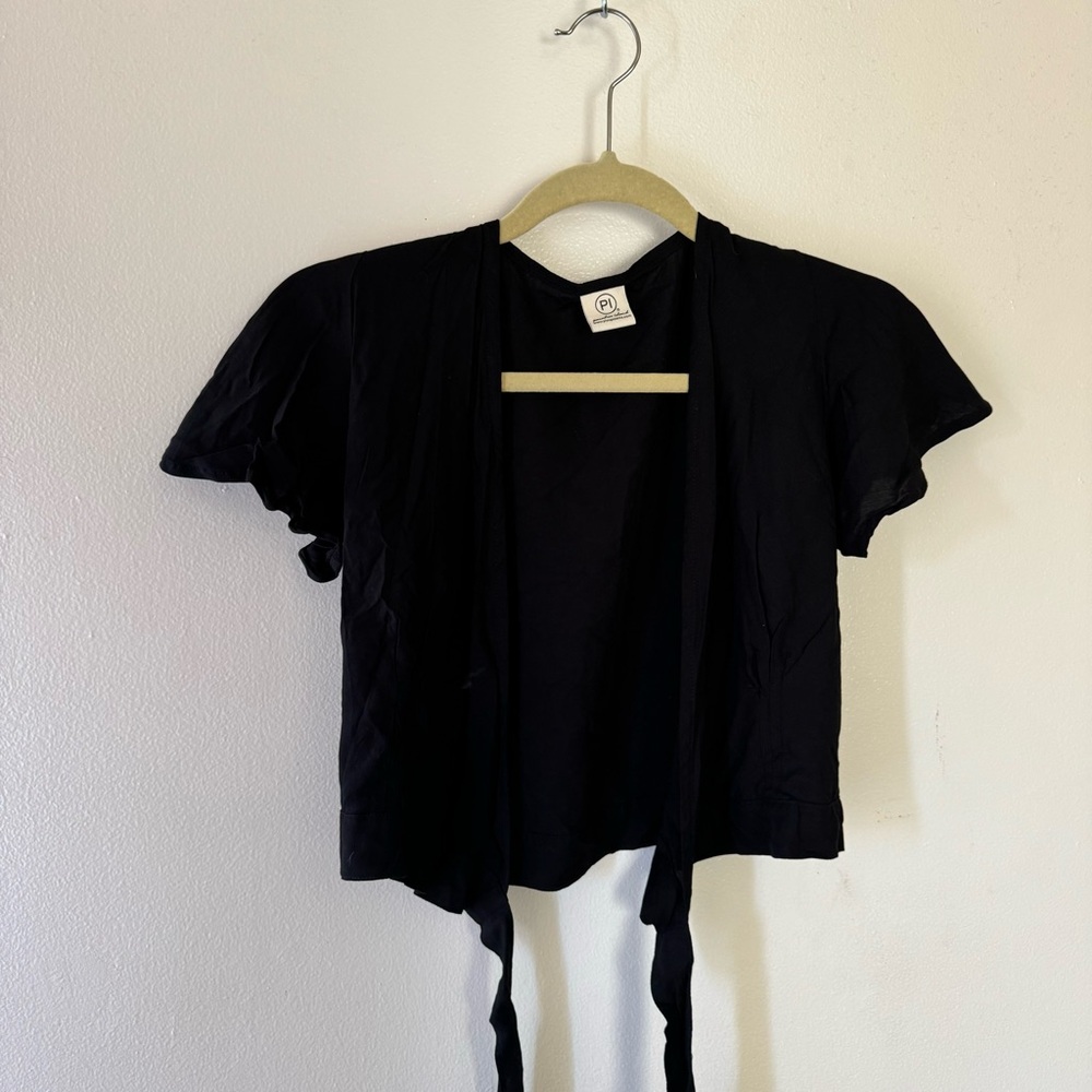 black tie up crop top with ruffle sleeves